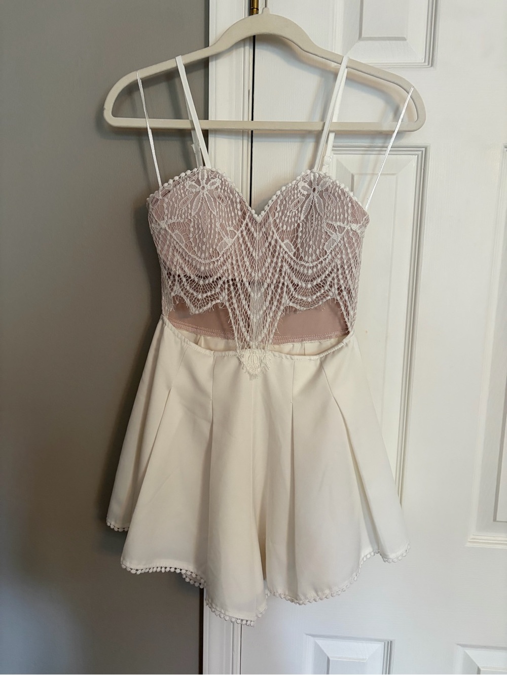 Hello Molly White Lace Bustier Peekaboo Midriff Romper / Playsuit